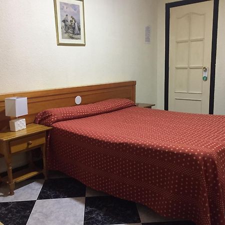 Hostal Jacinto Alcalá de Henares Dış mekan fotoğraf
