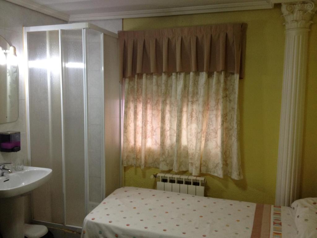 Hostal Jacinto Alcalá de Henares Dış mekan fotoğraf